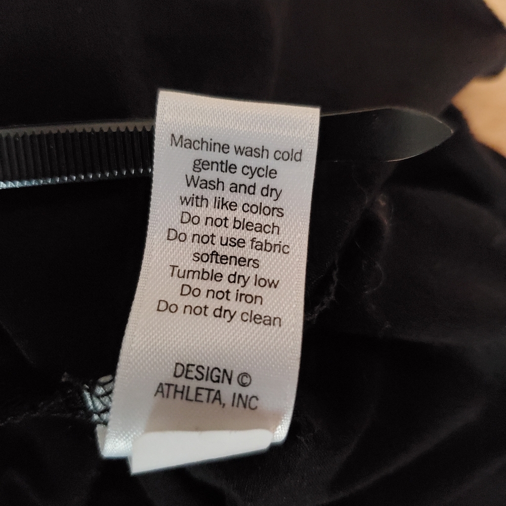 ♡ Athleta Black Short Sleeve Women's Tee Size Small - Picture 4 of 7